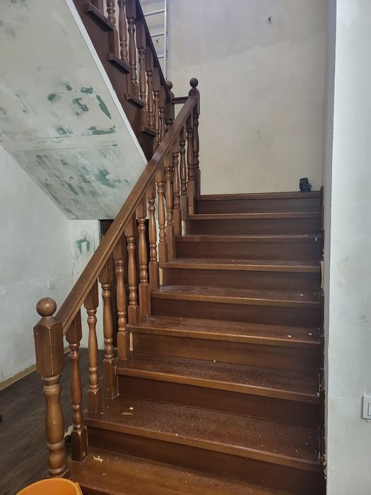 Лестница б/у в отличном состоянии, в сборе. 18 ступеней