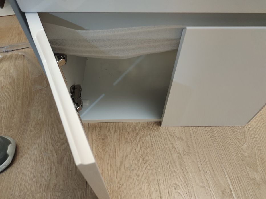 Новая раковина с тумбой подвесная