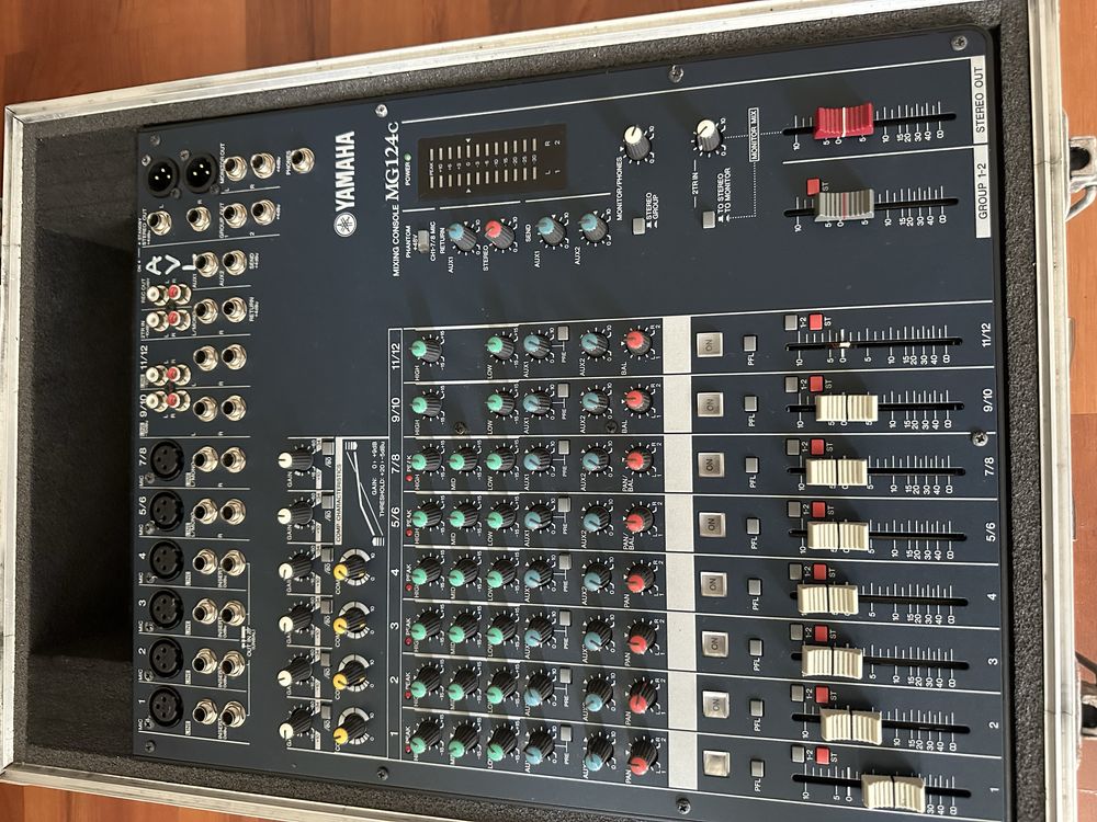 Mixer Yamaha MG124c impecabil!