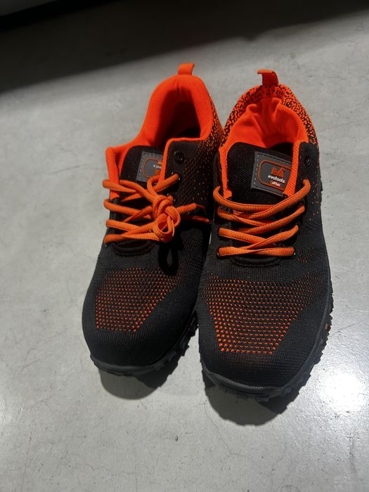 Pantofi sport cu protectie