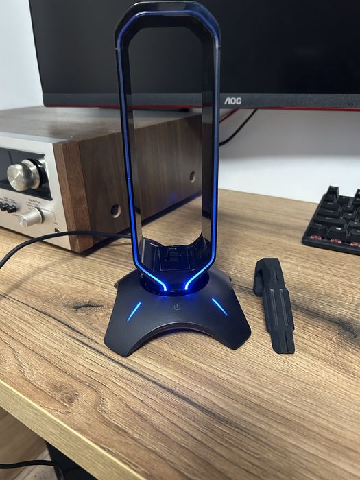 Стойка за слушалки RGB
