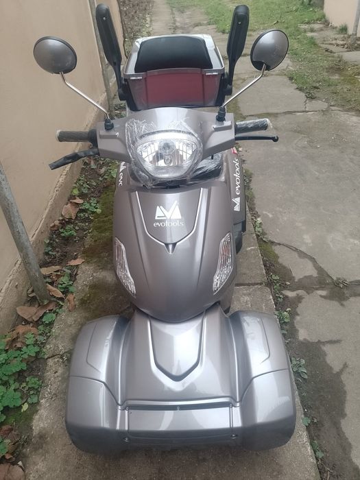 Scuter 4 roti Ellvois