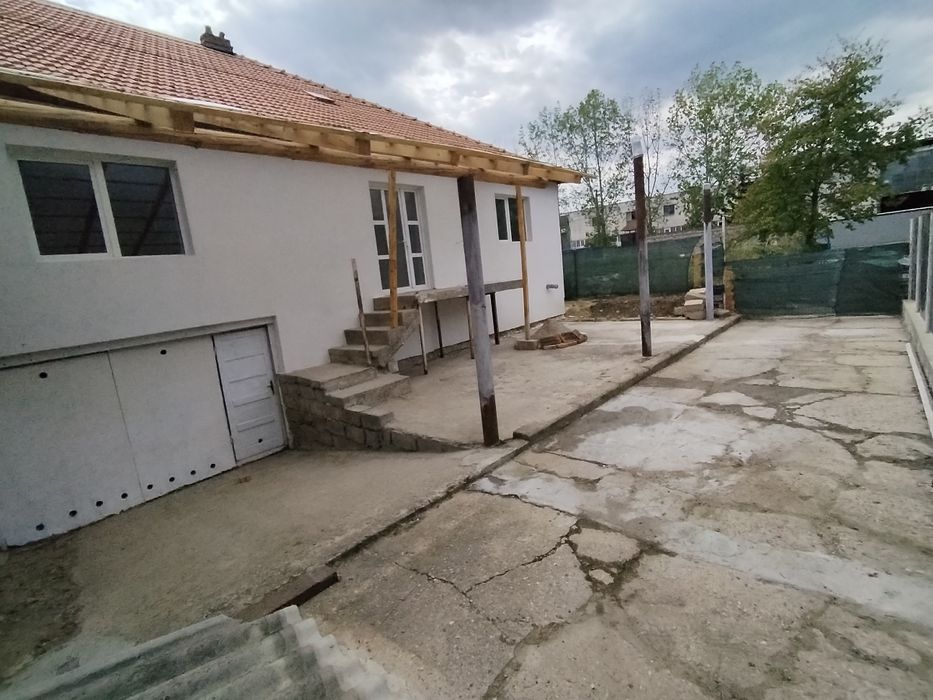 Casă, Curtea de Argeș, cartier Ivancea.