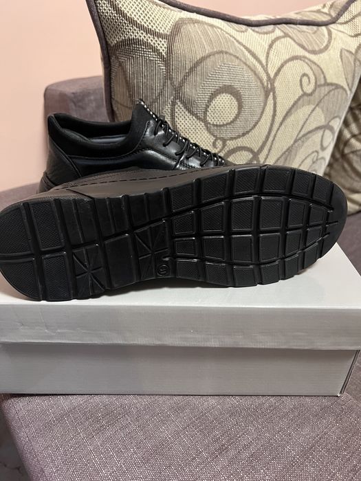 Нови мъжки обувки от естествена кожа