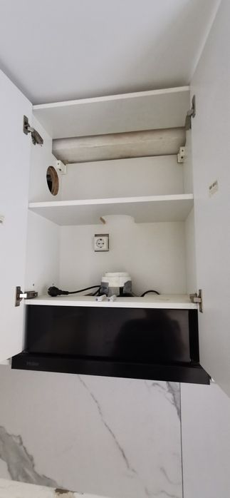 Продам кухню столешница и шкафы