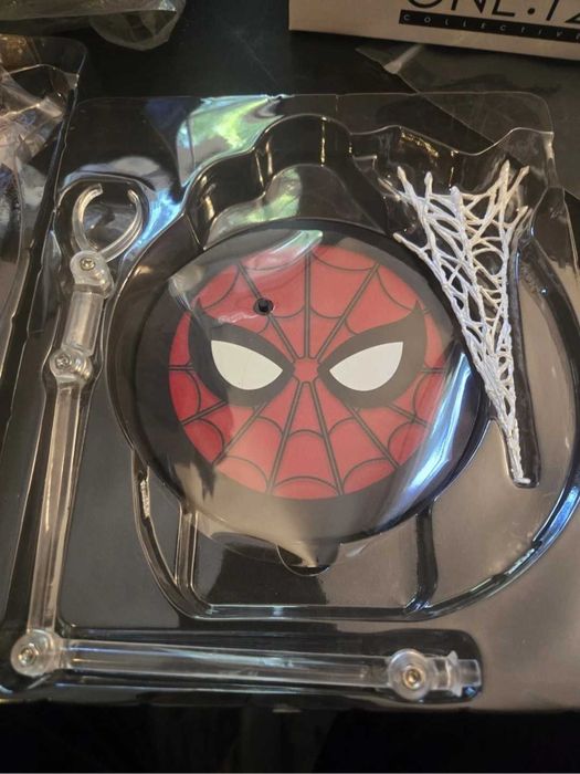 Mezco One:12 Spider man Far From Home exclusive екшън фигура