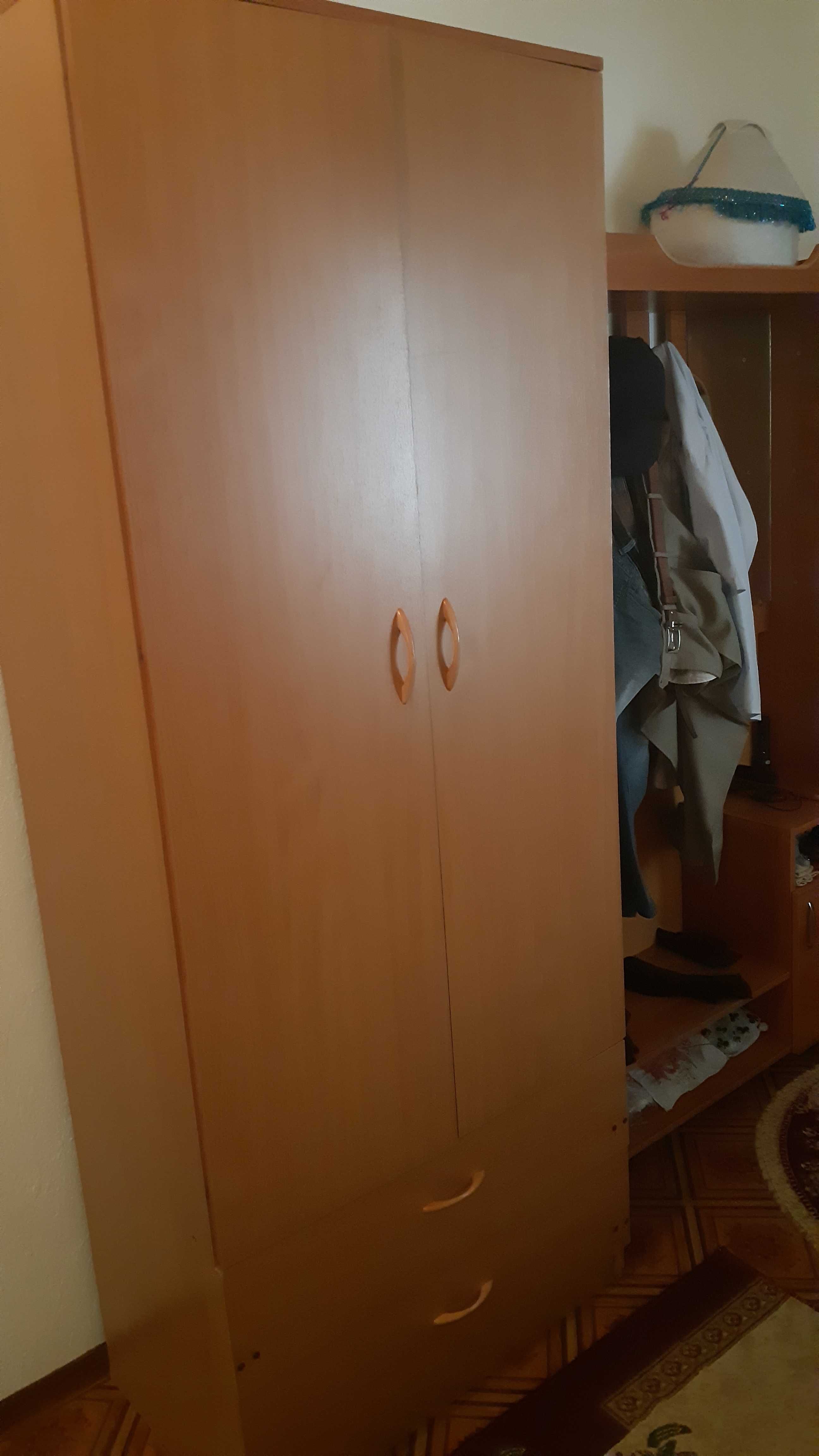 Срочно продаем койку с пружинным матрасом, шкафы 2-х и 3-х дверные БУ