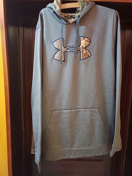Продавам суитчер UNDER ARMOUR