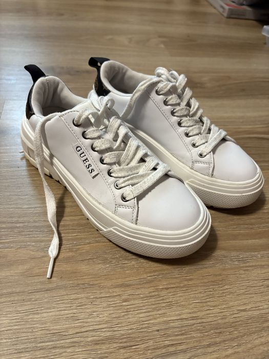 Оригинални обувки guess