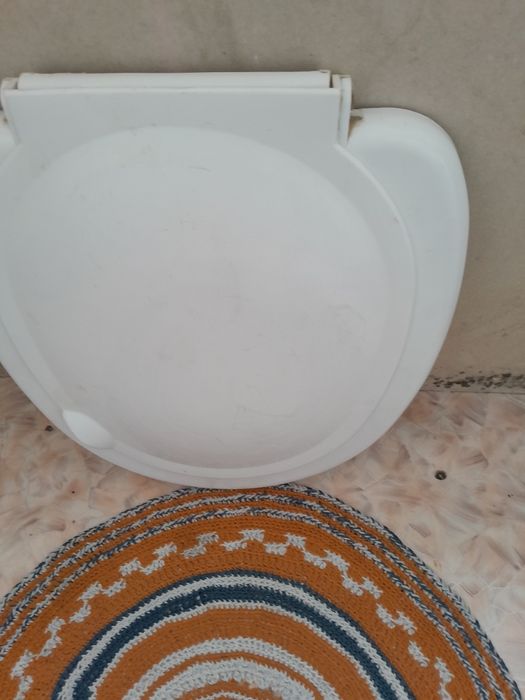 Продам крышку от унитаза.