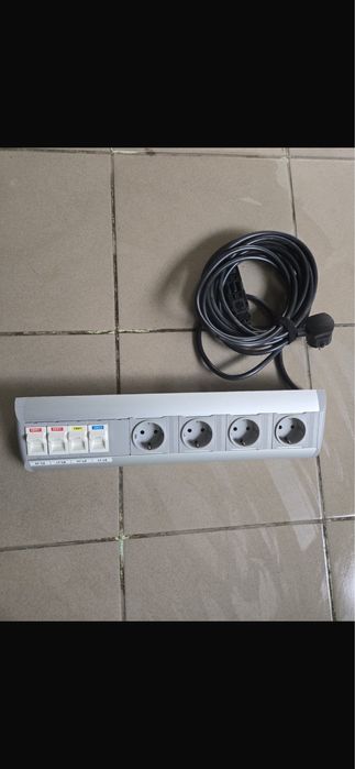 Vând birou reglabil pe înălțime