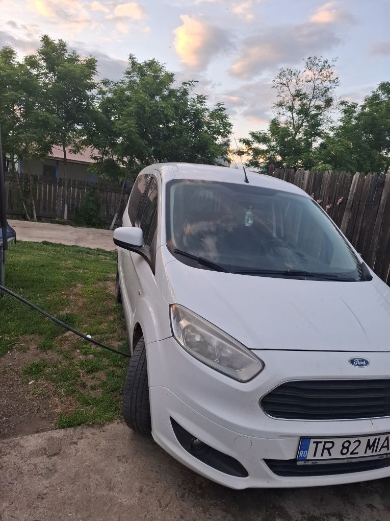 Ford tourneo curier