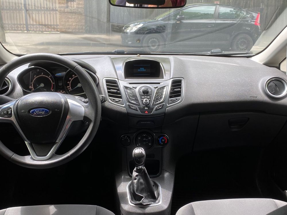 Ford Fiesta 2014 stare foarte buna proprietar