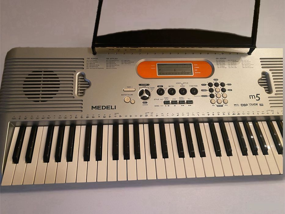 Синтезатор отличное состояние