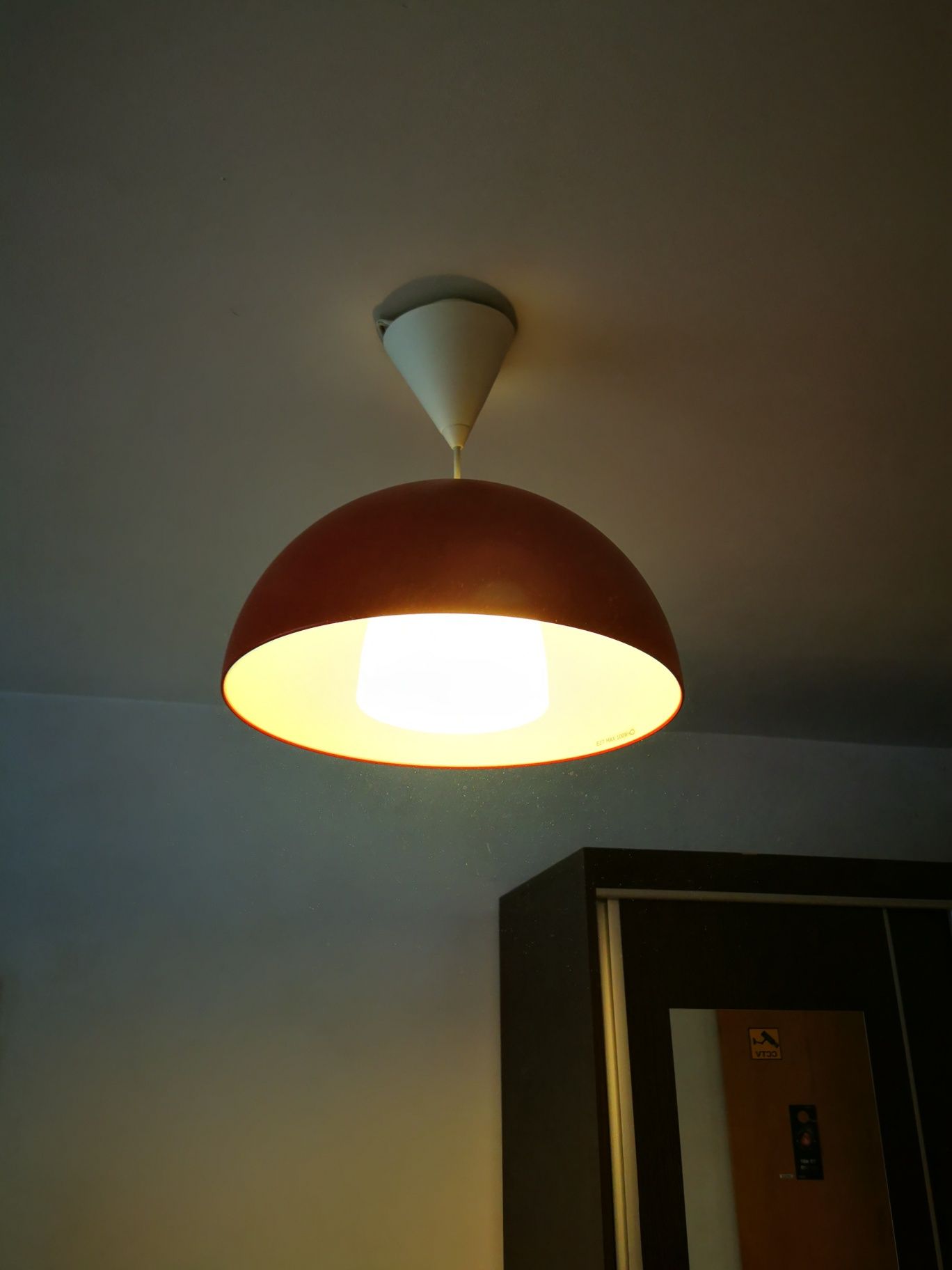 Lustra roșie  ikea  mobilier lampa unghii false cadou