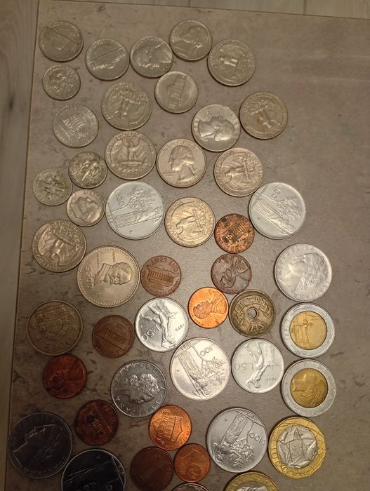 Monede,monezi la schimb sau de vânzare .