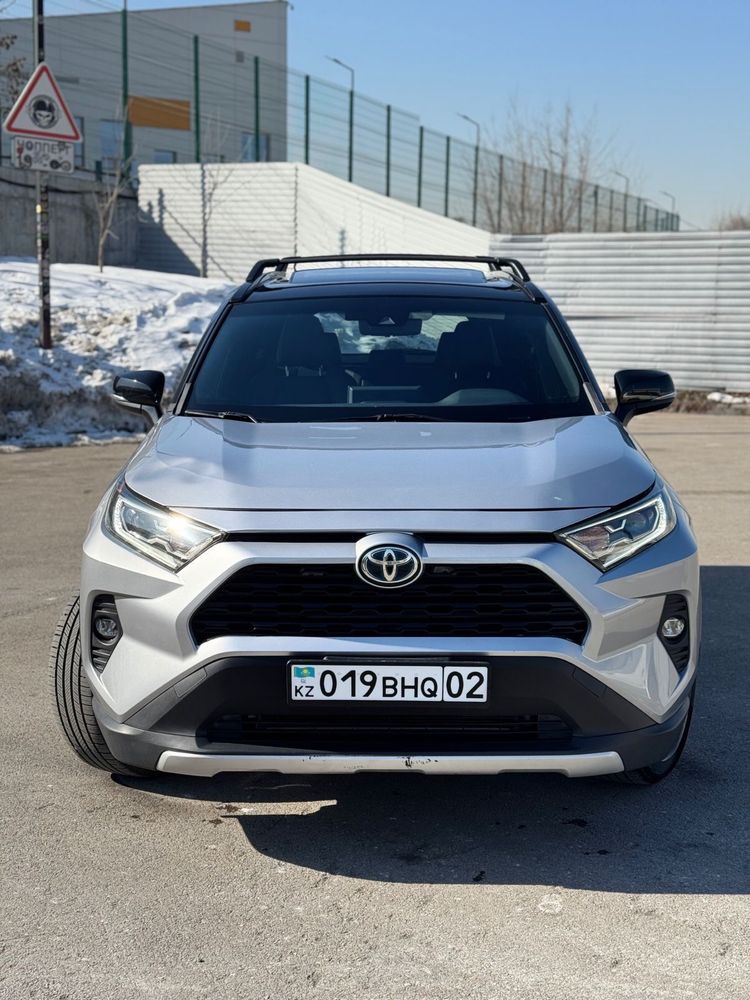 Продаётся Toyota RAV4