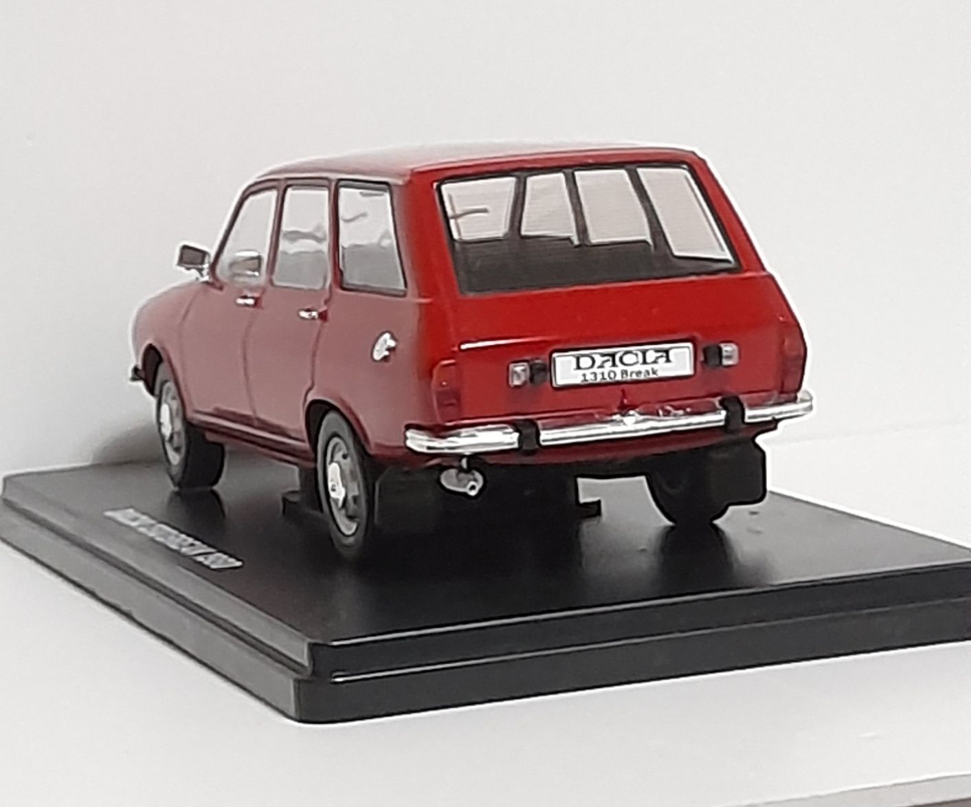 Macheta dacia 1300 break scara 1:24 hachette