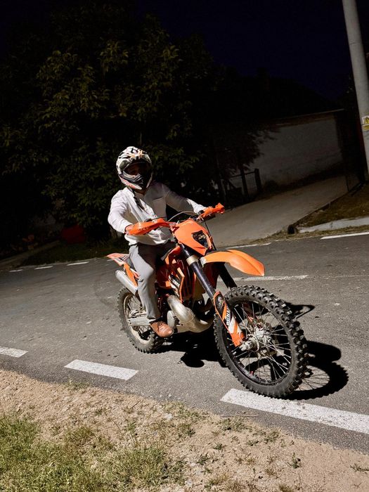 Vând ktm de 300 cc
