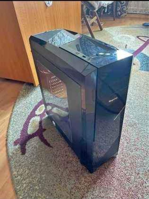 Vând unitate de gaming