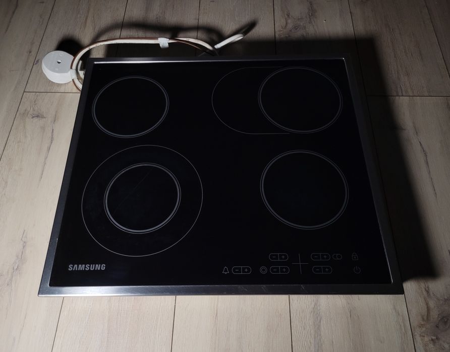Варочная поверхность SAMSUNG NZ 64 T3516CK