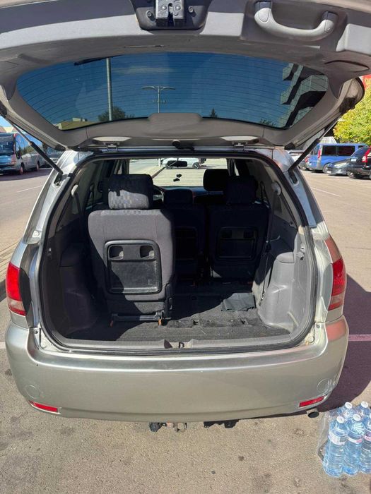 Продавам Toyota Avensis verso