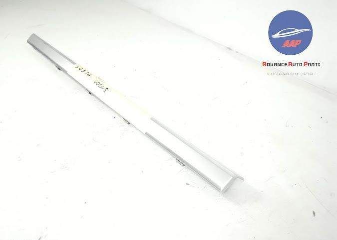 Орнамент Врата Дясна Задна оригинален Вог Ланд Роувър / Land Rover Ran