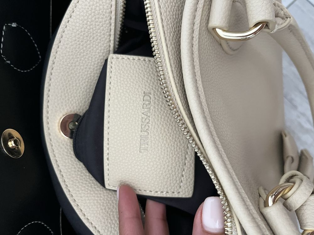 Чисто нова дамска чанта Trussardi