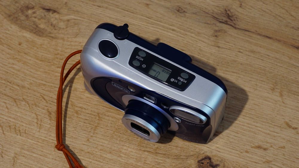 Aparat foto pe film Jenoptik Jencompact JC 23 obiectiv Biotar 35-70mm.