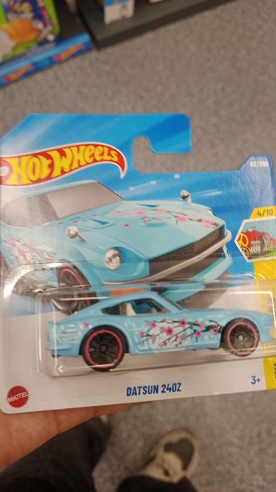 Хот вилс синий Датсун