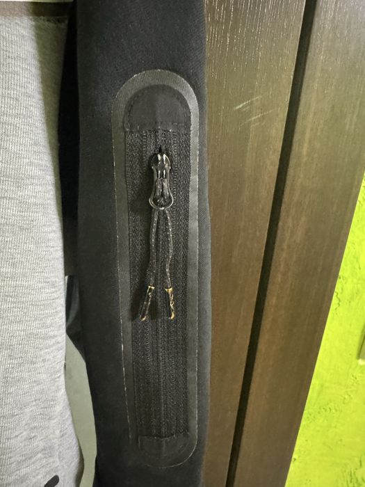 Продавам Nike Tech Fleece горнище