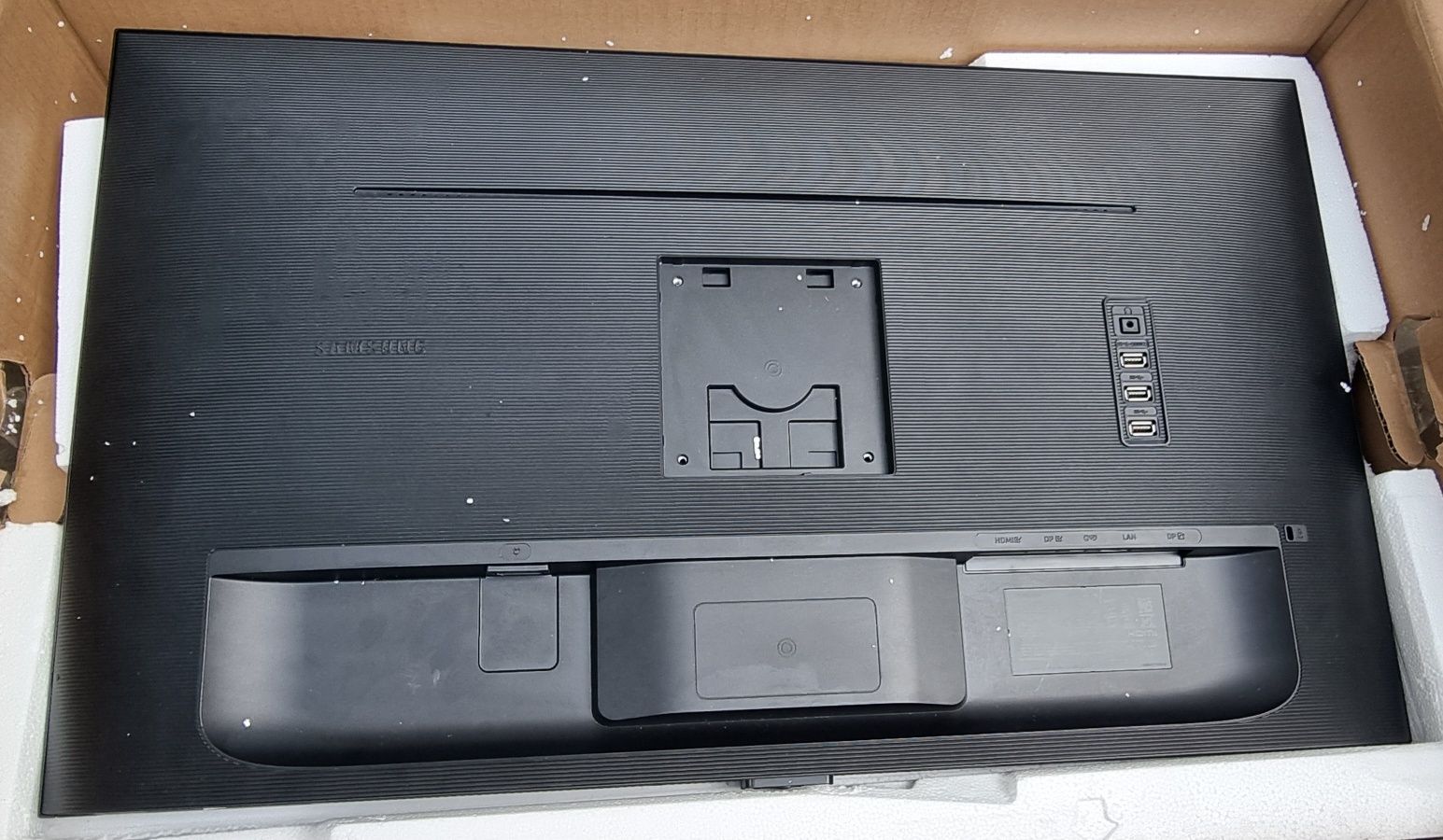 Монитор Samsung S32A600UUU