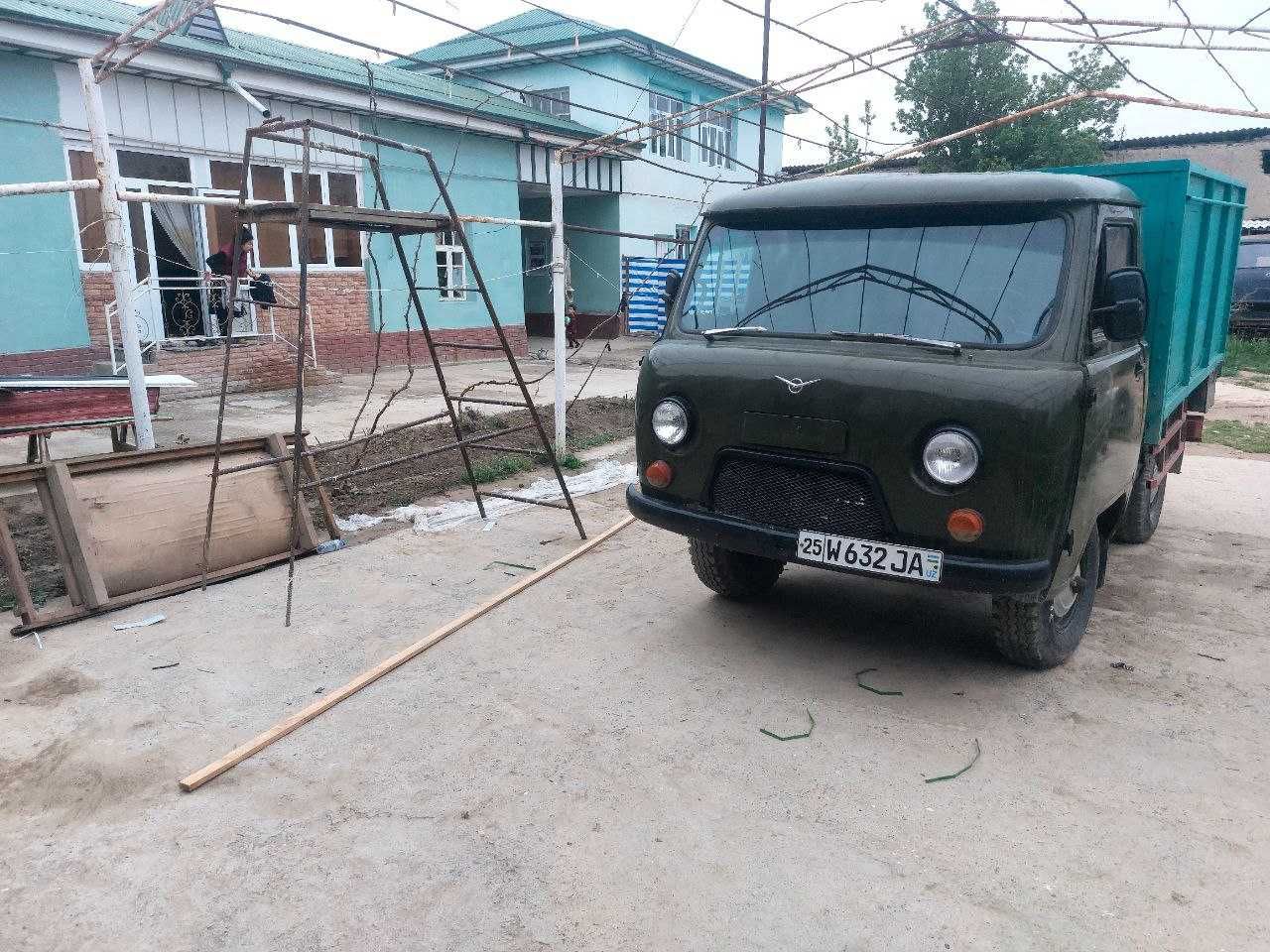 UAZ Mashinasi sotiladi