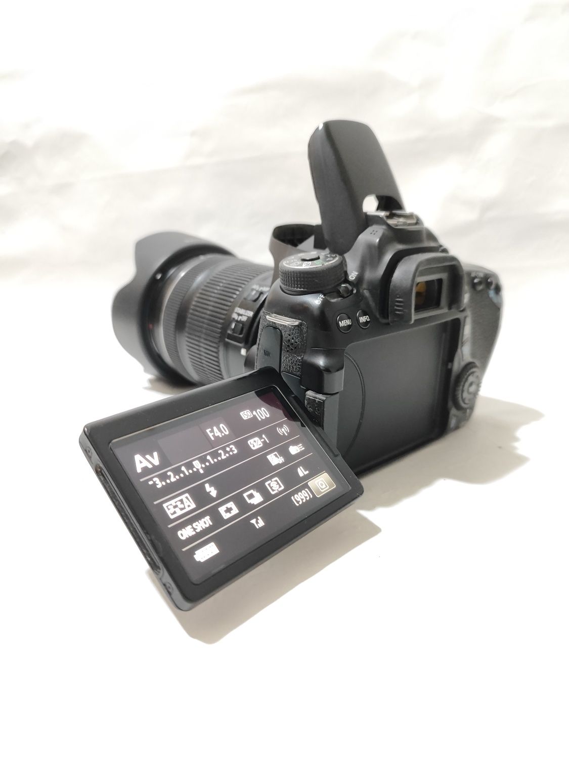 Canon EOS 70D + объектив 18-135mm сумка в комплекте