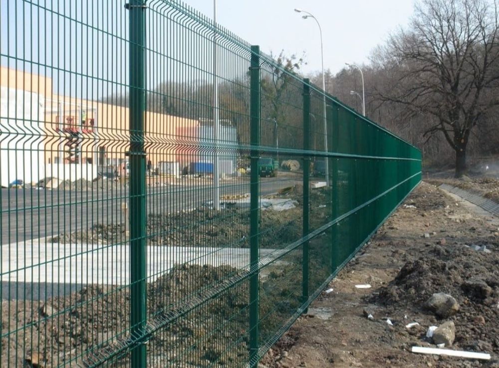 Împrejmuiri terenuri , garduri si porti