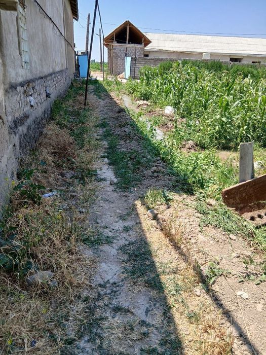 Yer sotiladi Toshkent viloyati Qorasuv 6.5 sotix har bir sotixga 4000$