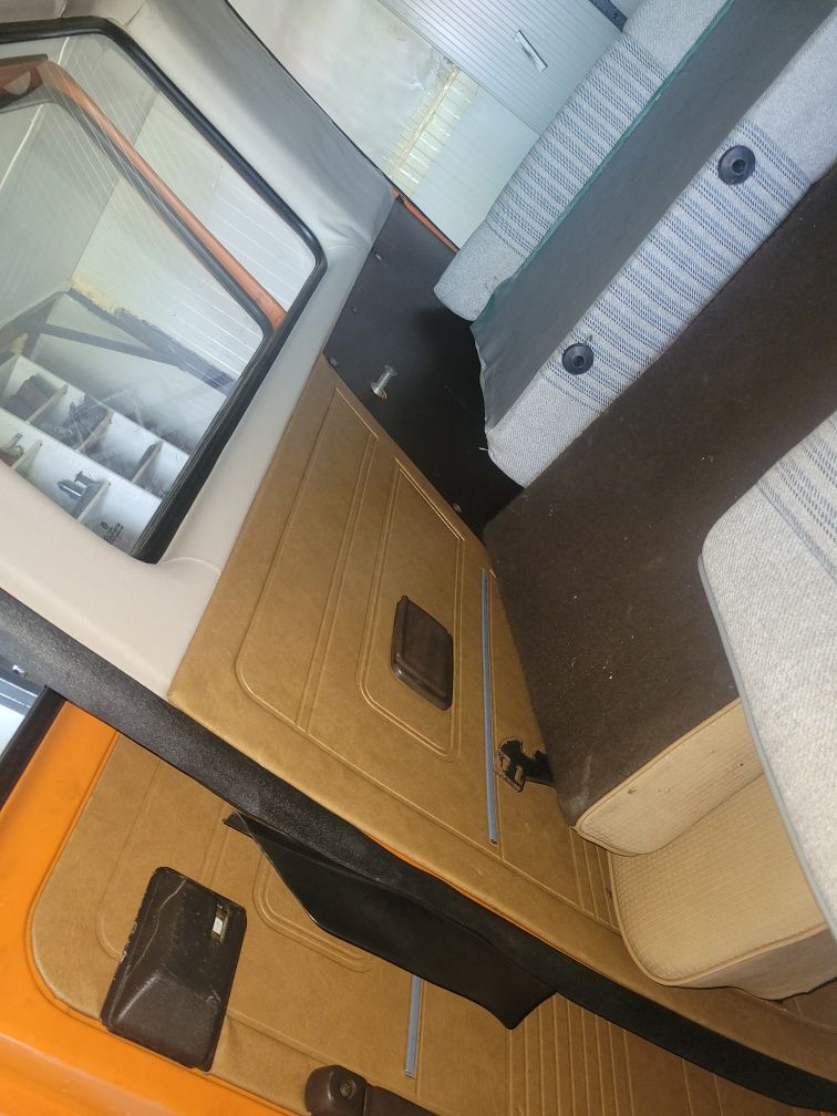 Interior crem volskwagen transporter t3 8+1 locuri