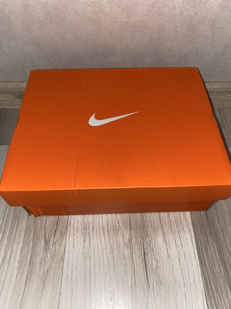 Продавам полупрофесионални (pro) бутонки Nike phantom GX размер-38,5