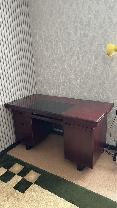 Срочно продам компьютерный стол