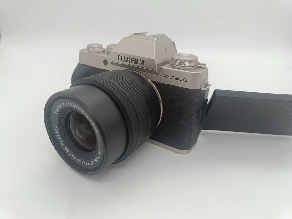 Aparat foto Mirrorless Fujifilm X-T200, obiectiv XC 15-45mm, Card 64GB