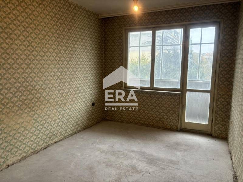 Продава се Четиристаен апартамент в Варна, Център - 100 кв.м за 2430 €/кв.м - Снимка #9