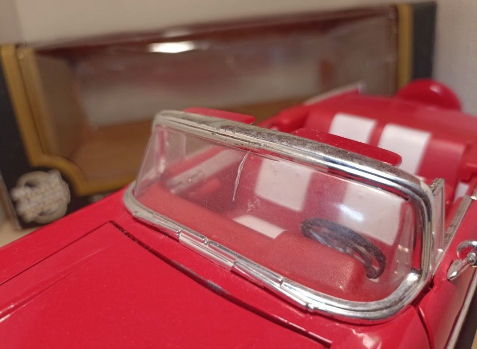 Chevrolet Bel Air 1957
Scara 1:18
Producător Road Tough 
Material meta