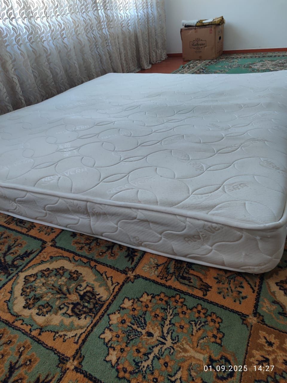 Продаётся матрас,шерстяные ковры