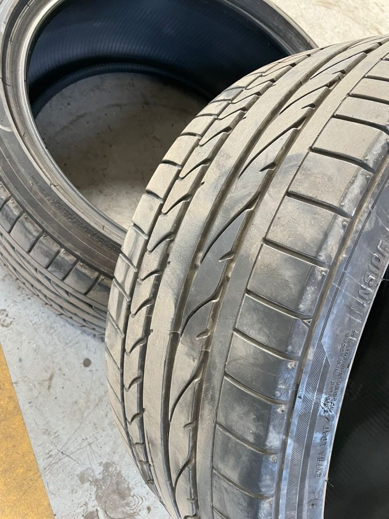 Vând 2 Anvelope Bridgestone 235 40 19 de vară