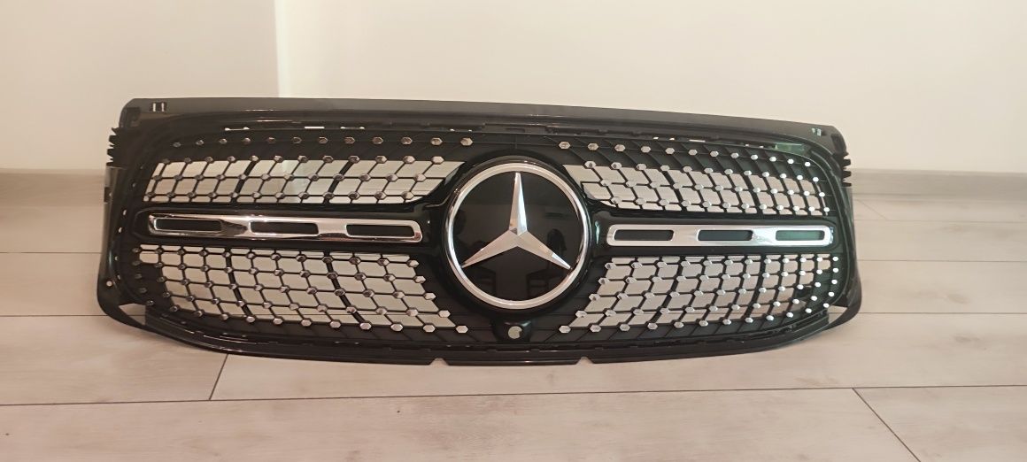 Оригинална решетка за броня AMG MERCEDES GLB X247