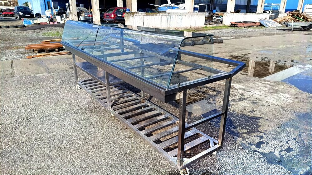 Продавам витрина алпака