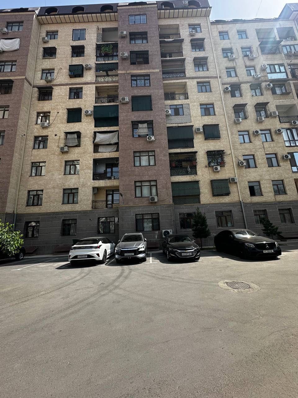 Dream House Продается 4 комнатная коробка Яккасарай