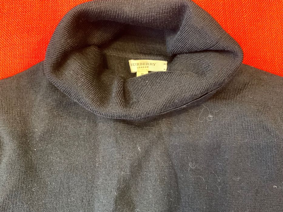 Burberry - оригинлен пуловер 40м