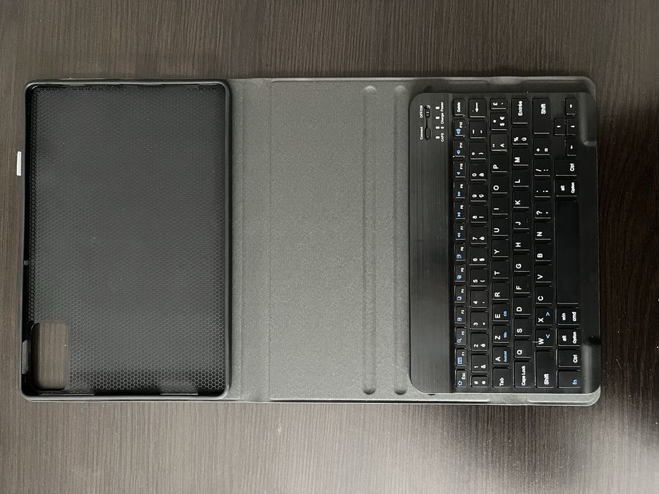 Husa tableta cu tastatura