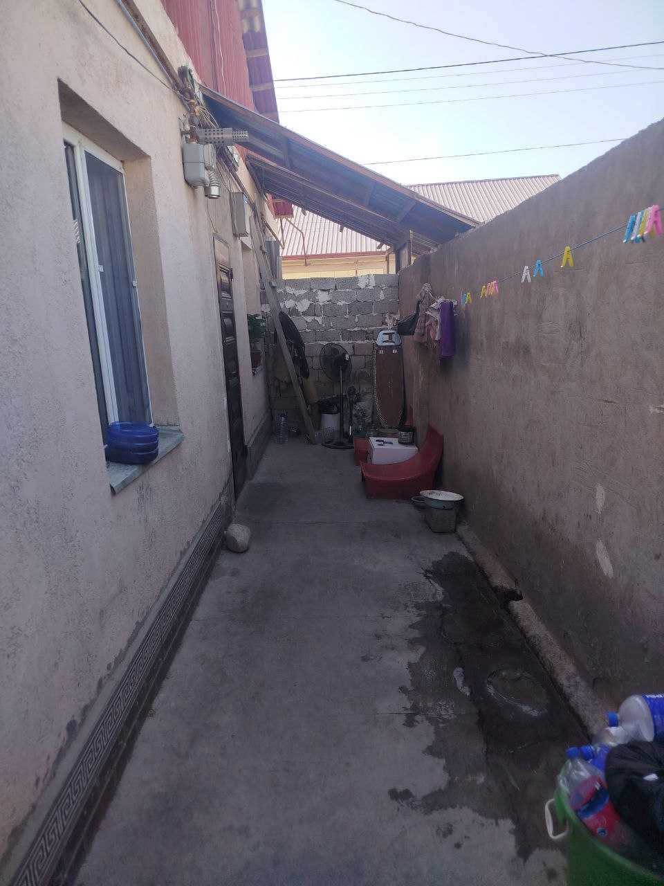 Срочно продаю свою квартиру на земле имеется небольшой участок.